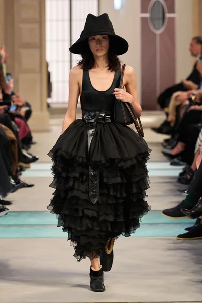 Look 13